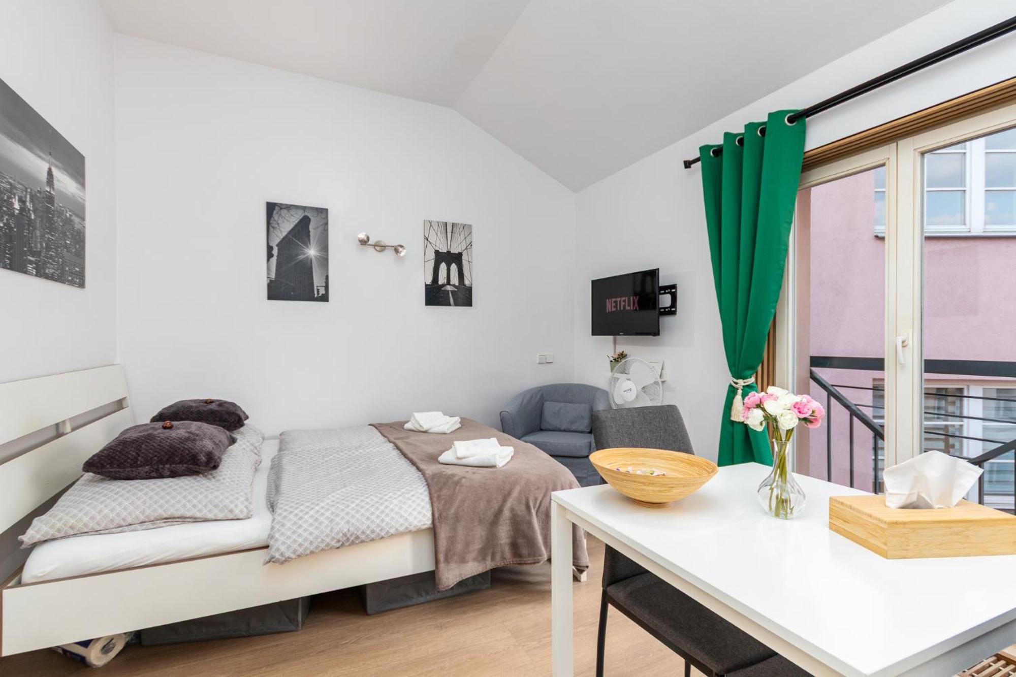Private Retreat Close To Stations In Praha 3 ภายนอก รูปภาพ