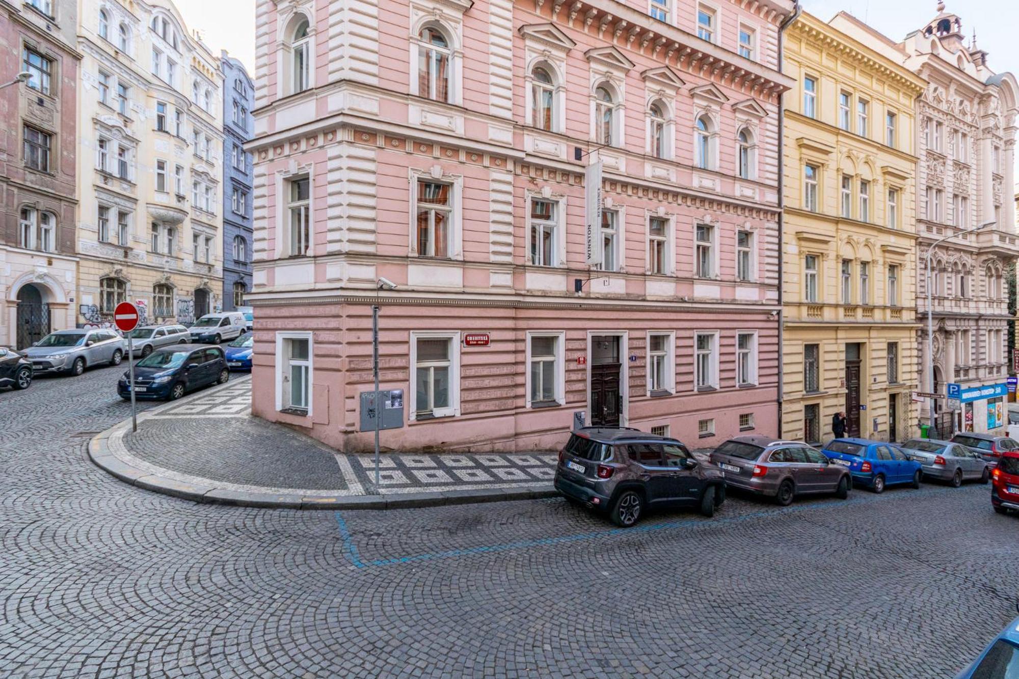 Private Retreat Close To Stations In Praha 3 ภายนอก รูปภาพ